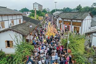 名记：老鹰对德章泰-穆雷要价至少两个首轮 并且不想要非到期合同